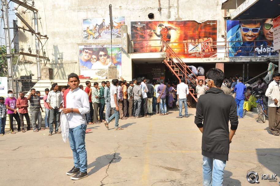 Bandipotu-Movie-Hungama-at-Sandhya-Theatre